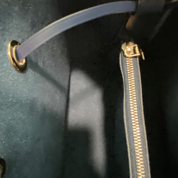 Authentic Louis Vuitton NeoNoe MM Epi Bucket Bag (M55935) - Picture 15 of 16